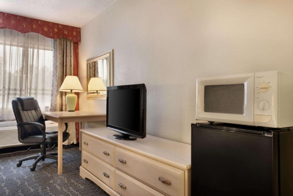 Baymont by Wyndham Des Moines North Image 34